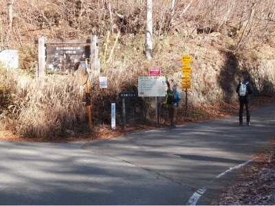 三ッ峠登山口バス停の画像